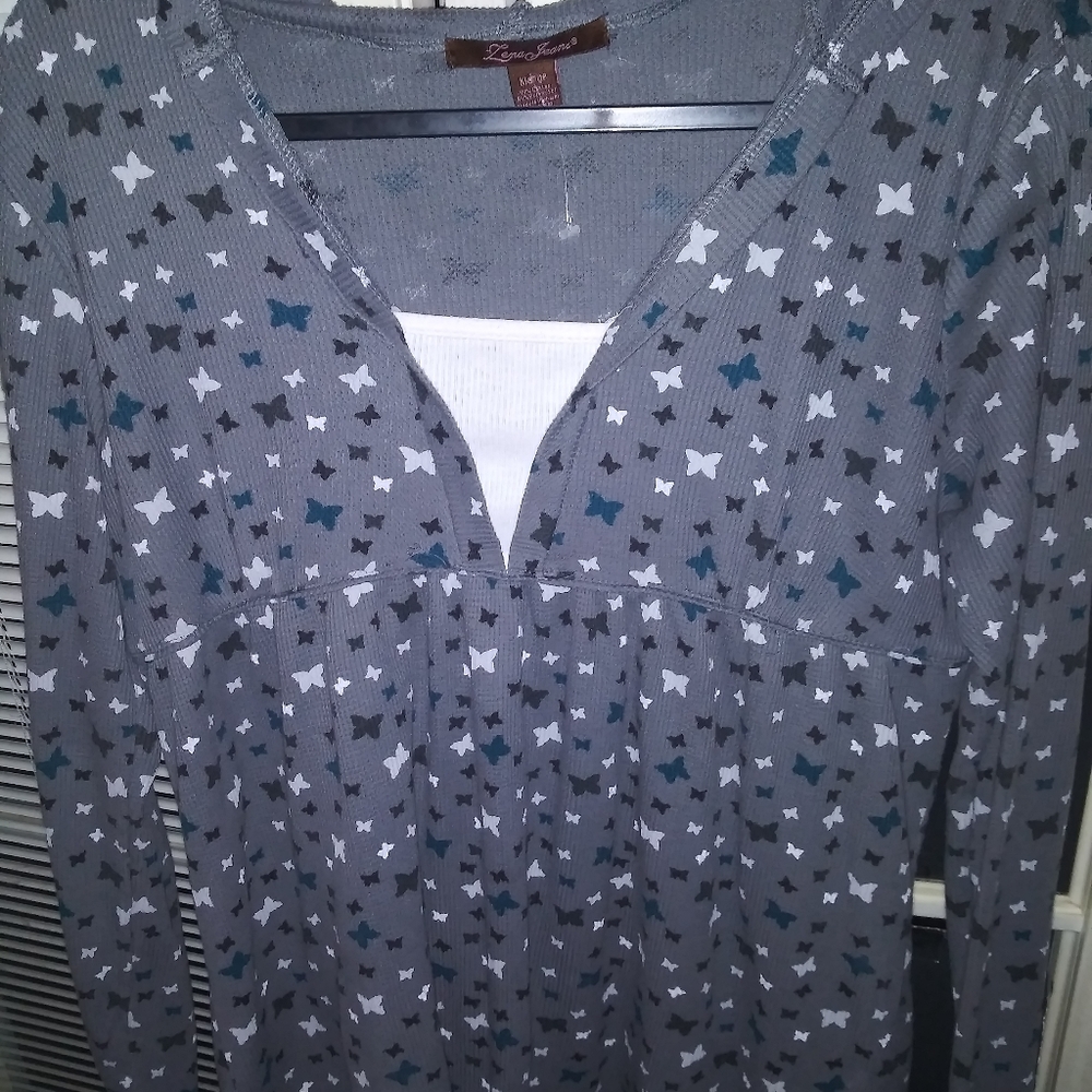 Cute xl gray top with hoodie